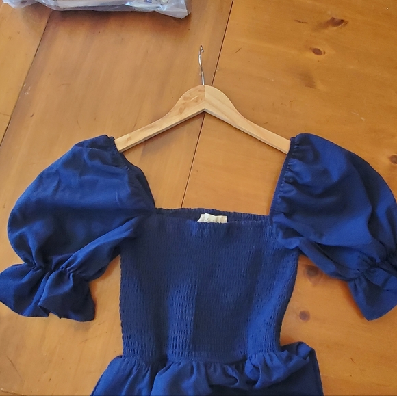 Altar'd State blakesley puff sleeve smocked midi dress in navy - Picture 9 of 9